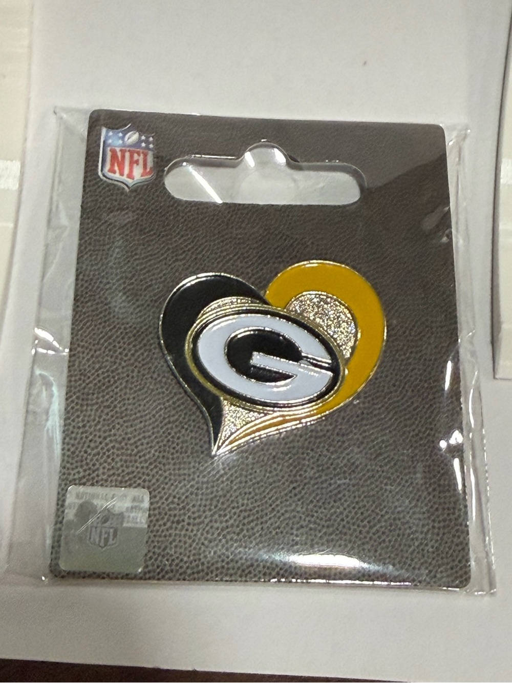 Green Bay Packers Heart Logo Lapel Pin – Aminco – New on Card